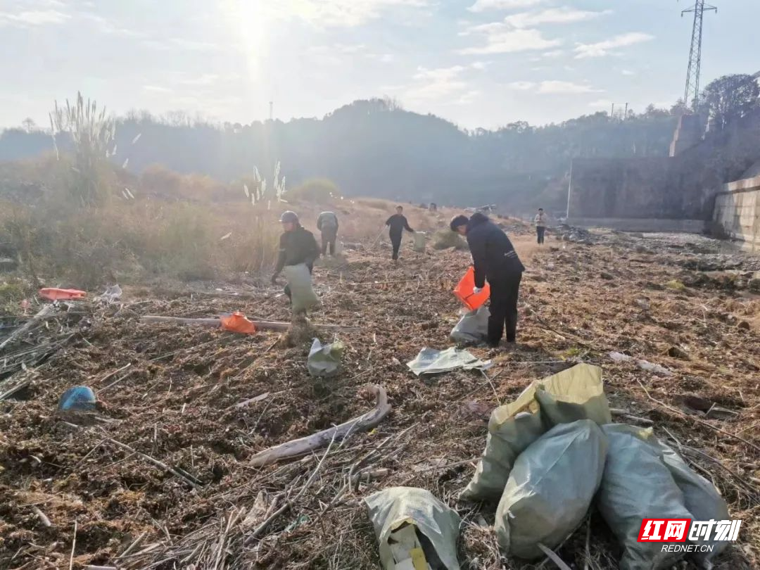 韶山灌区洋潭引水枢纽管理处开展垃圾清理专项行动