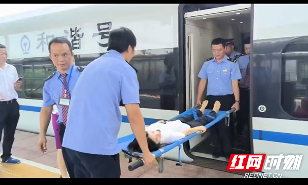 旅客身体突感不适 湘潭北站紧急救助