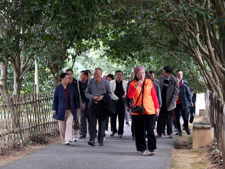 江永县组织离退休老干部欢度重阳节
