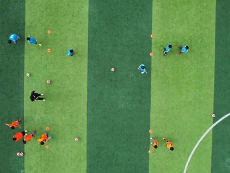 新田：支教送上门 点亮乡村少年“足球梦”