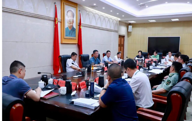 刘浪主持召开区委常委会会议