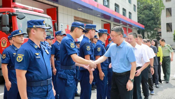 南岳区开展2025年“八一”走访慰问活动 向驻岳部队官兵致以节日问候