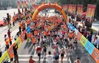 湖南衡阳：南岳衡山重阳登山赛鸣枪开赛
