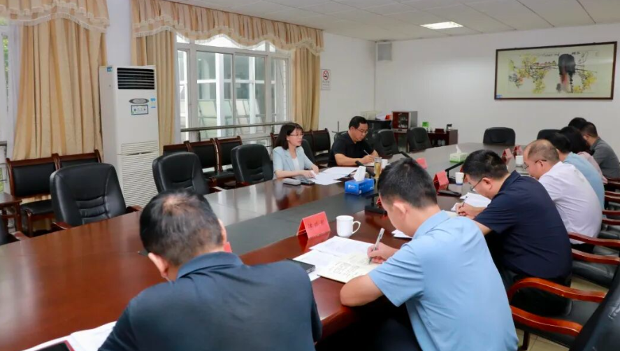 王慧敏到区委办机关调研并召开座谈会
