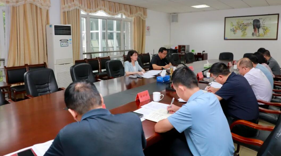 王慧敏到区委办机关调研并召开座谈会