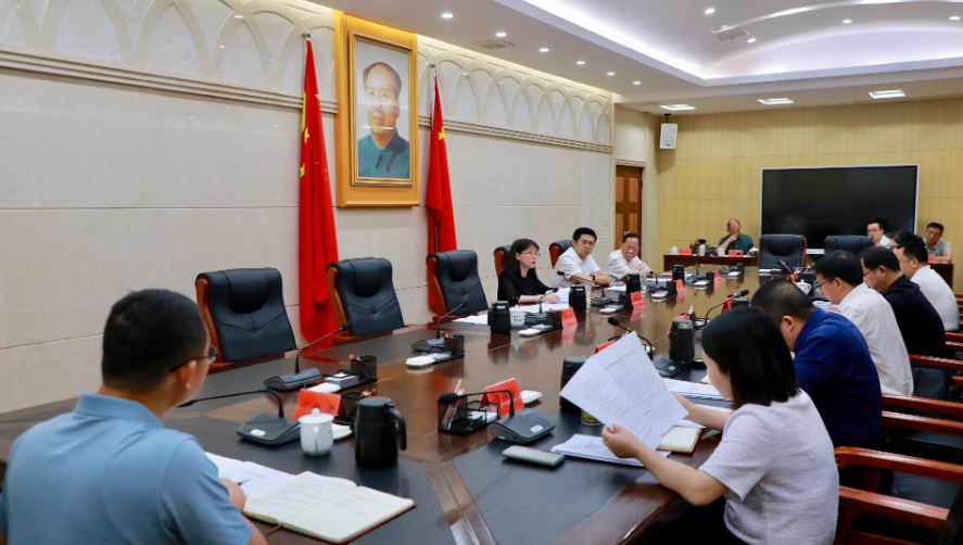王慧敏主持召开区委常委会会议