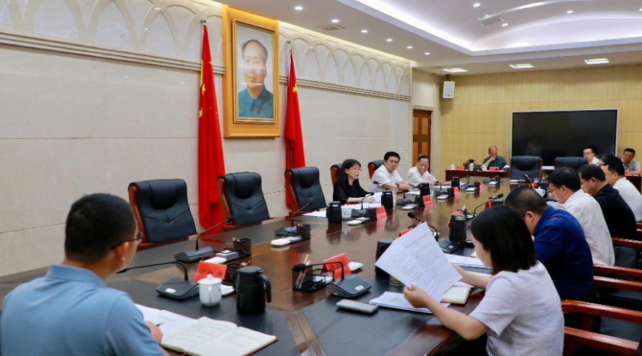 王慧敏主持召开区委常委会会议