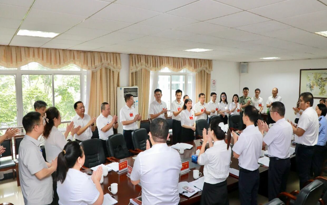 聚焦党代会 | 王慧敏带队亲切看望出席区第九次党代会的代表