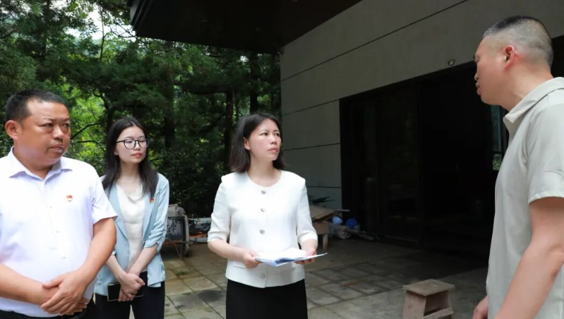 王慧敏实地调研景区违建项目整改工作