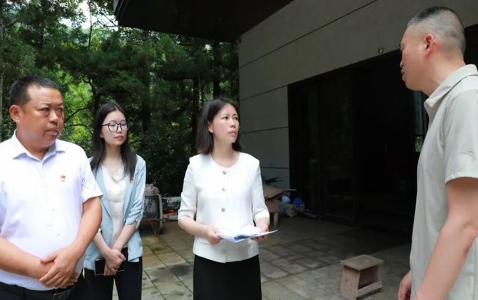王慧敏实地调研景区违建项目整改工作