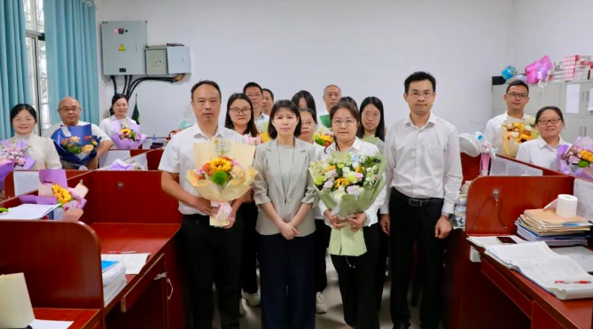 王慧敏赴区一中慰问教师并调研学校改扩建项目推进情况