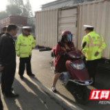 南县浪拔湖镇：联合执法 促进交通顽瘴痼疾整治