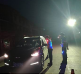 大通湖：开展交通违法打击行动  一晚查处交通违法60起