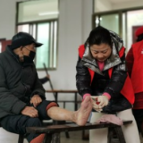桃江：志愿服务 “众心”爱洒敬老院