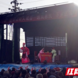 赫山八字哨镇：一出好戏送到村民文化广场