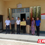 南县浪拔湖镇：民主法治建设结硕果 红星村喜“摘”殊荣