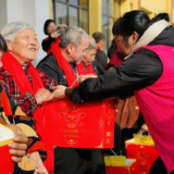 桃花江镇：公益活动迎新春 敬老爱幼齐欢乐