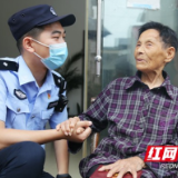 贴心服务暖人心 大通湖民警为九旬老人解决落户难题