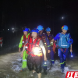 厚植为民情怀 桃江县沾溪镇各级人大代表奔波防汛一线