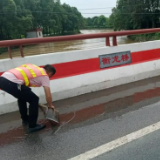 暴雨来袭 赫山公路闻令而动保道路畅通