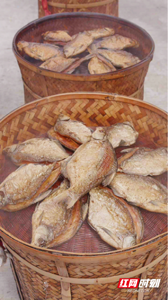 寻“味”烟溪③:安化酒糟鱼“游”出富民强镇新航道(2)459.marked.png 寻“味”烟溪③:安化酒糟鱼“游”出富民强镇新航道(2)459.marked.png