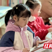 视频丨来益阳新华书店“息屏一小时”,拾回专注与温情