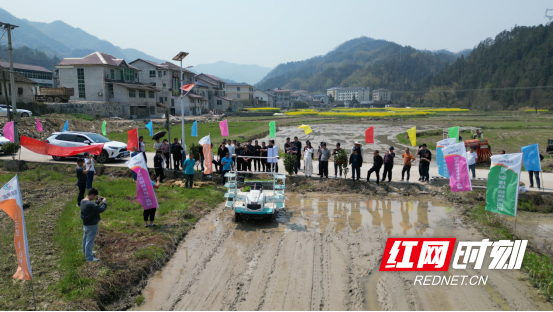 安化：农机助力小块田 杂粮产业焕新机(1)(2)(1)652.marked.png