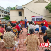 赫山区桃花仑街道：屋场宣讲筑防线  社区护蕾守平安