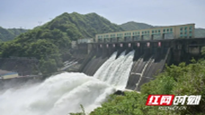 安化：国网柘溪水电厂开启今年首轮闸门泄洪