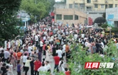 今朝提笔追梦，少年向阳而行！2026年益阳市高考首日现场直击