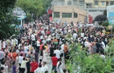 视频｜益阳：2026年高考首科结束，鲜花与等候只为少年归来