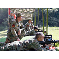 邵阳市双清区举行区委常委议军会暨领导干部过“军事日”活动