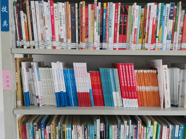 法律图书展架.jpg 法律图书展架.jpg