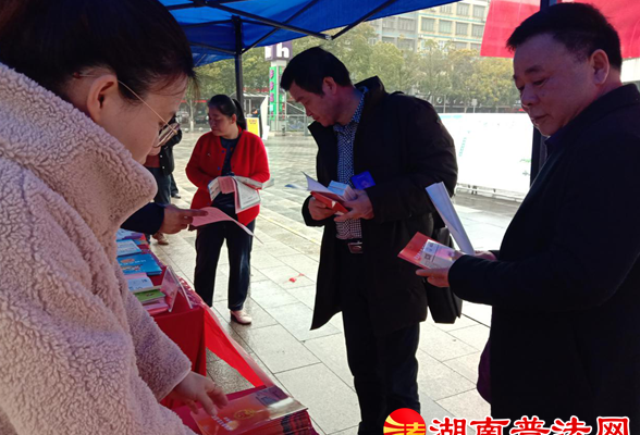 南县司法局开展“3.15”消费者权益日法治宣传活动