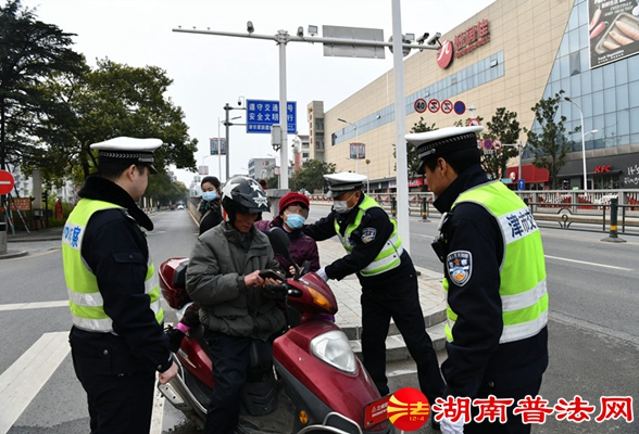 津市市大力开展摩托车、电动自行车交通违法整治行动