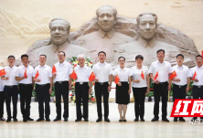 南县：县委常委会议成员赴省党史陈列馆开展主题党日活动