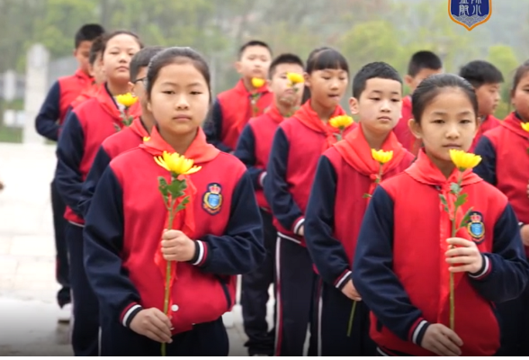 视频 | 赫山：清明祭英烈 童心永向党