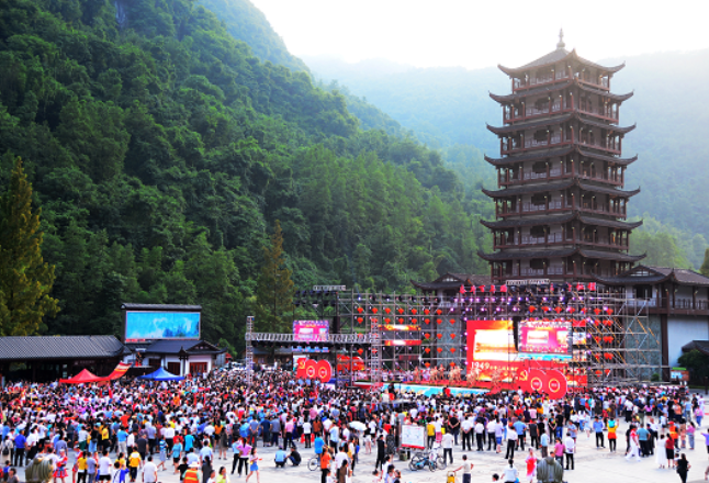 武陵源区庆祝中国共产党成立100周年文化活动季—全民广场舞大赛举行