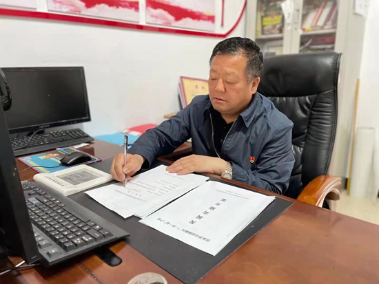 天子山熊朝信(1)_副本.jpg 天子山熊朝信(1)_副本.jpg