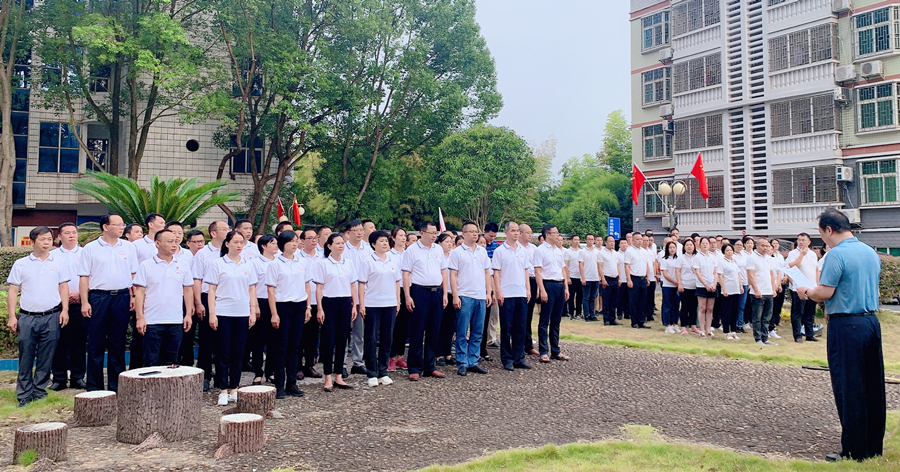 教育长 李向阳 主持仪式_副本.jpg