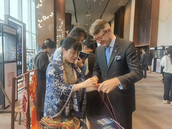 微信图片_20251103154830_65_405.jpg 微信图片_20251103154830_65_405.jpg