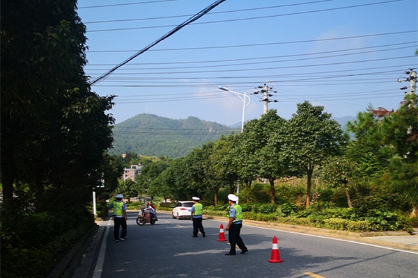 郴州桂东交警开展电动车、摩托车违法行为专项治理行动