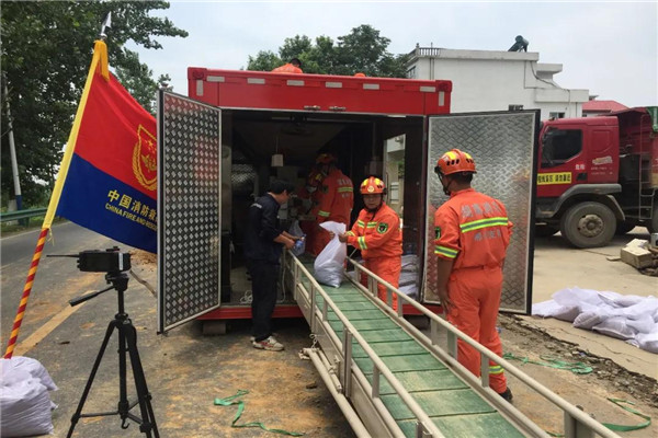 郴州市消防救援支队投入长江流域九江境内抗洪抢险工作
