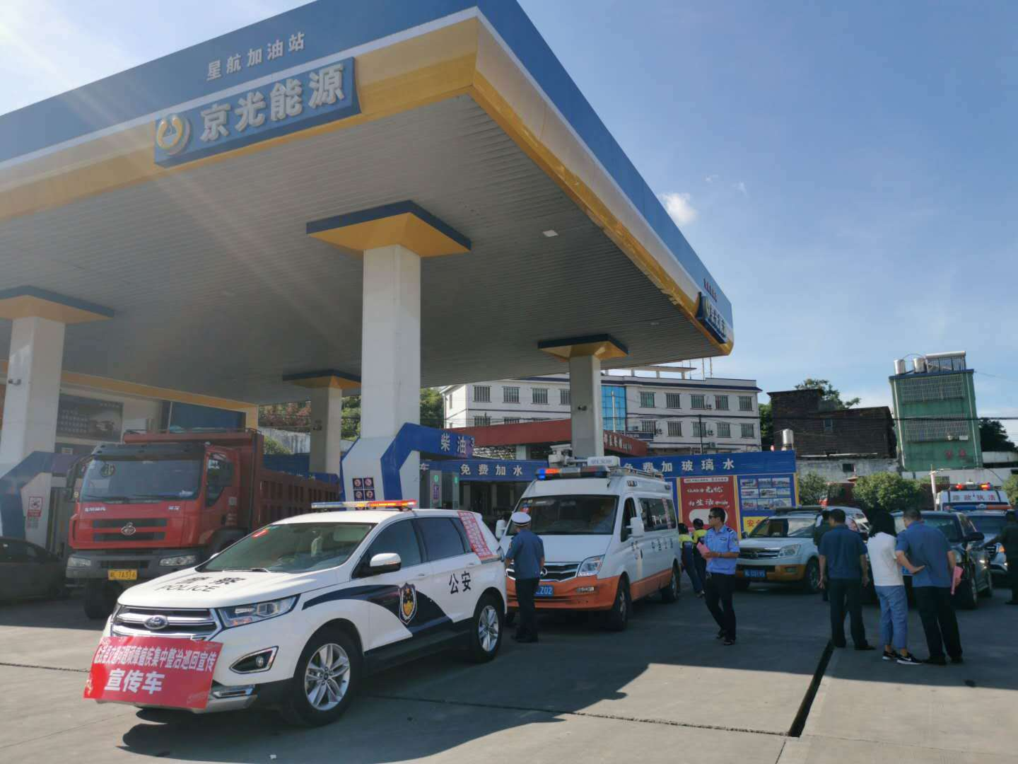 临武：交通问题顽瘴痼疾宣传车"开"进千家万户
