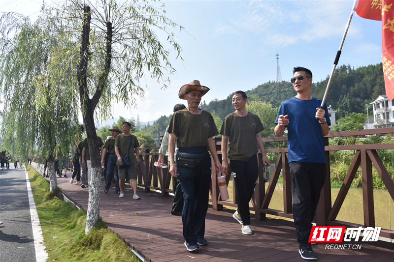 郴州市军队离退休服务站组织军休老干部赴桂东开展主题党日活动