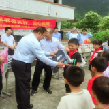 关爱贫困儿童，传递书香火种