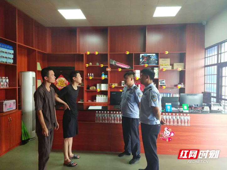 临武交警：深入开展扫黑除恶专项斗争宣传