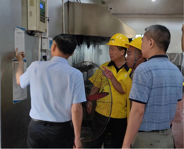弋阳长燃、岳阳长燃对餐饮场所燃气设备设施进行安全检查。