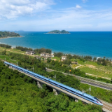 铁龙织网兴琼岛 奋斗筑就发展路