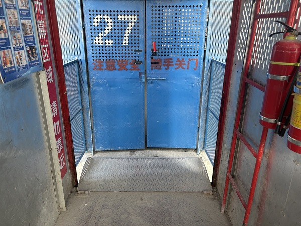 无人驾驶电梯进、出料口位置的防护.jpg